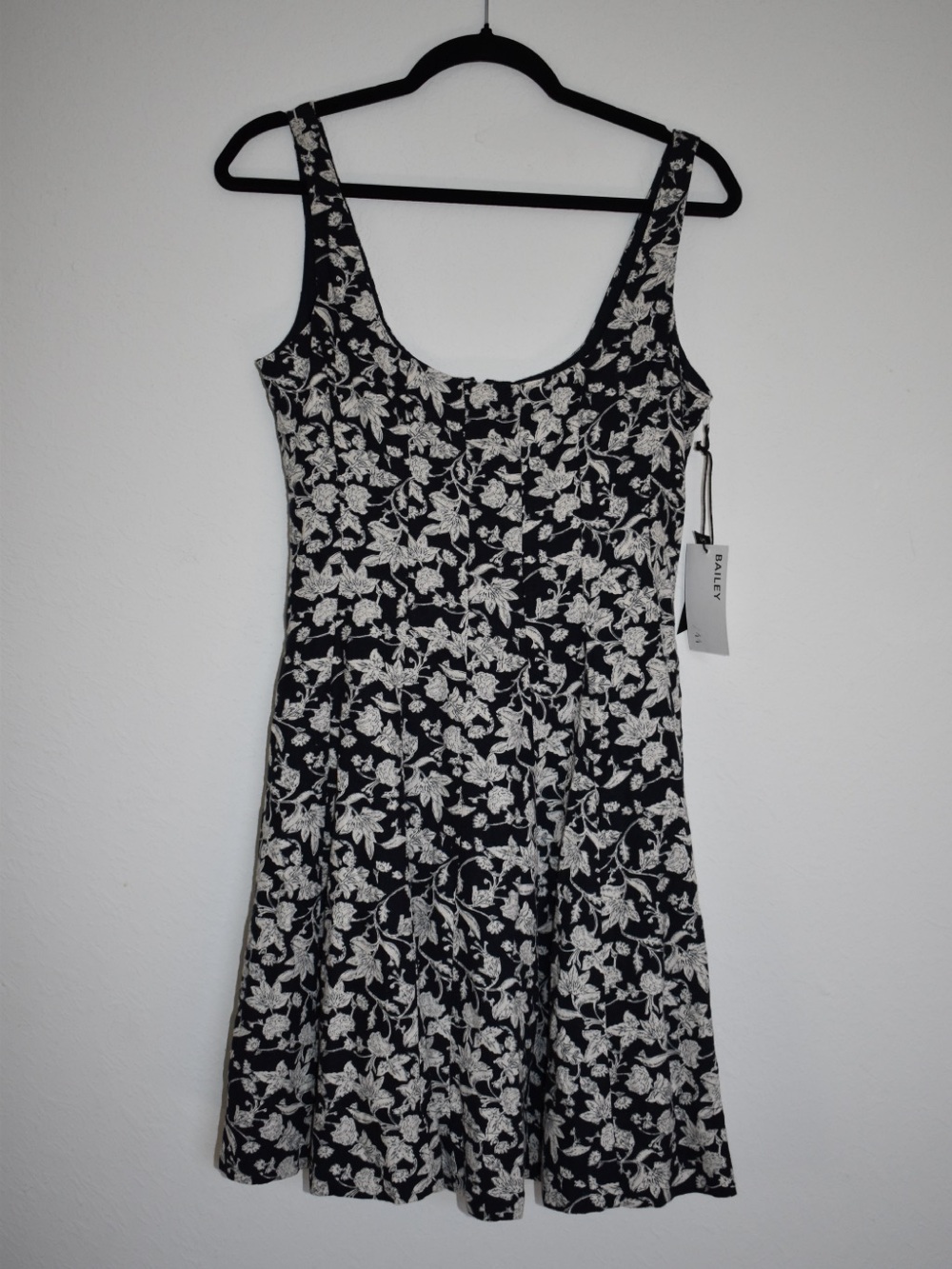 NWT Bailey 44 Navy Blue & White Floral Fit and Flare Mini Dress Size 4